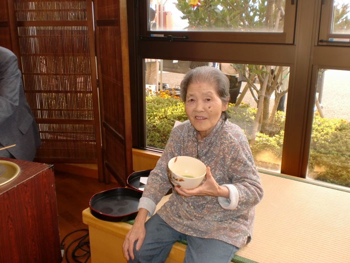 http://www.ai-ai.or.jp/mizuwa/%E9%87%8E%E7%82%B9%E3%80%80%E4%B8%80%E6%9C%8D.JPG